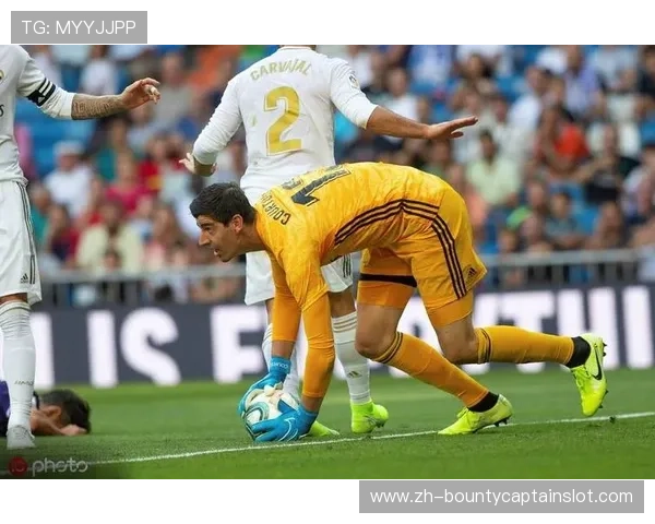 马赛防守漏洞改善，近三轮仅丢1球稳固前四