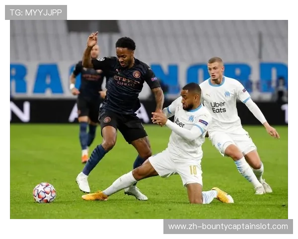 马赛客场4-1领先昂热半场，特拉奥雷传射主导进攻